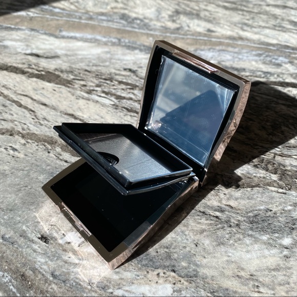 Rose Gold Limited Edition Mary Kay Magnetic Compact for Makeup - Picture 3 of 5